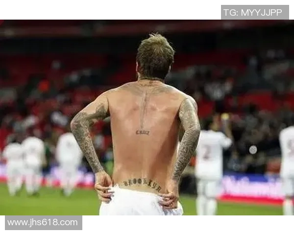 总是微笑的足球明星背后的故事与成就揭秘