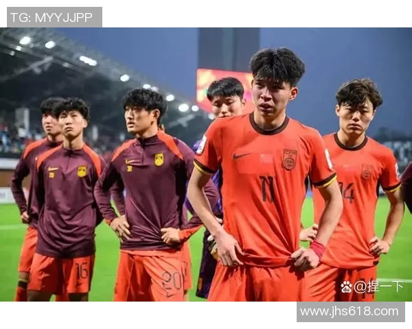 足球传奇：从草根到巅峰的明星人物传记与奋斗故事